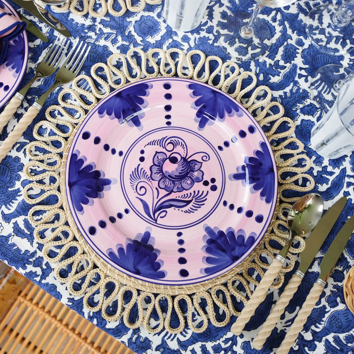 Estella Woven Round Placemats (Set of 4)
