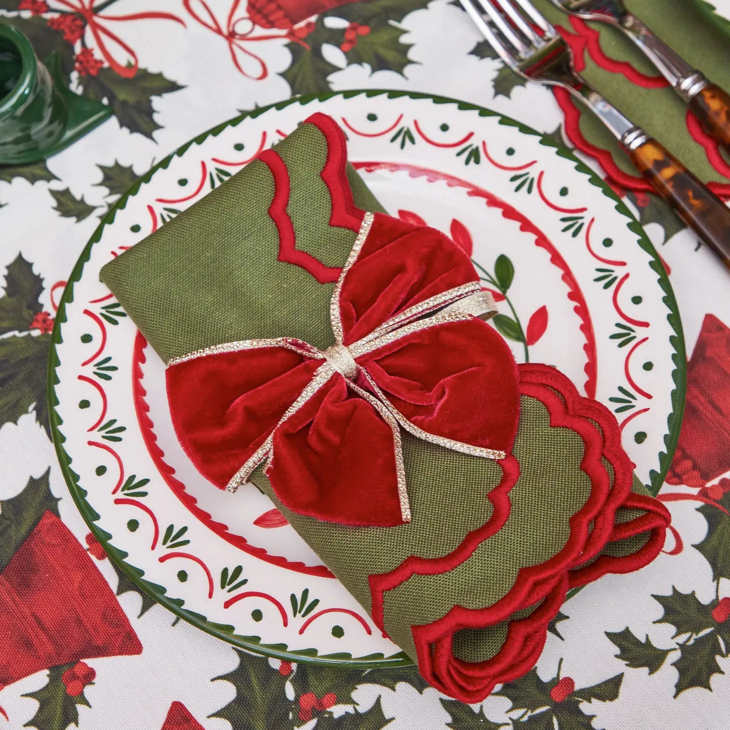 Lily Green & Red Napkins (Set of 4)
