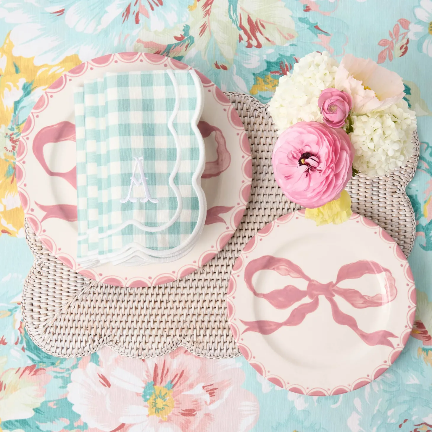 Marilyn Pink Bow Starter Plates (Set of 4)