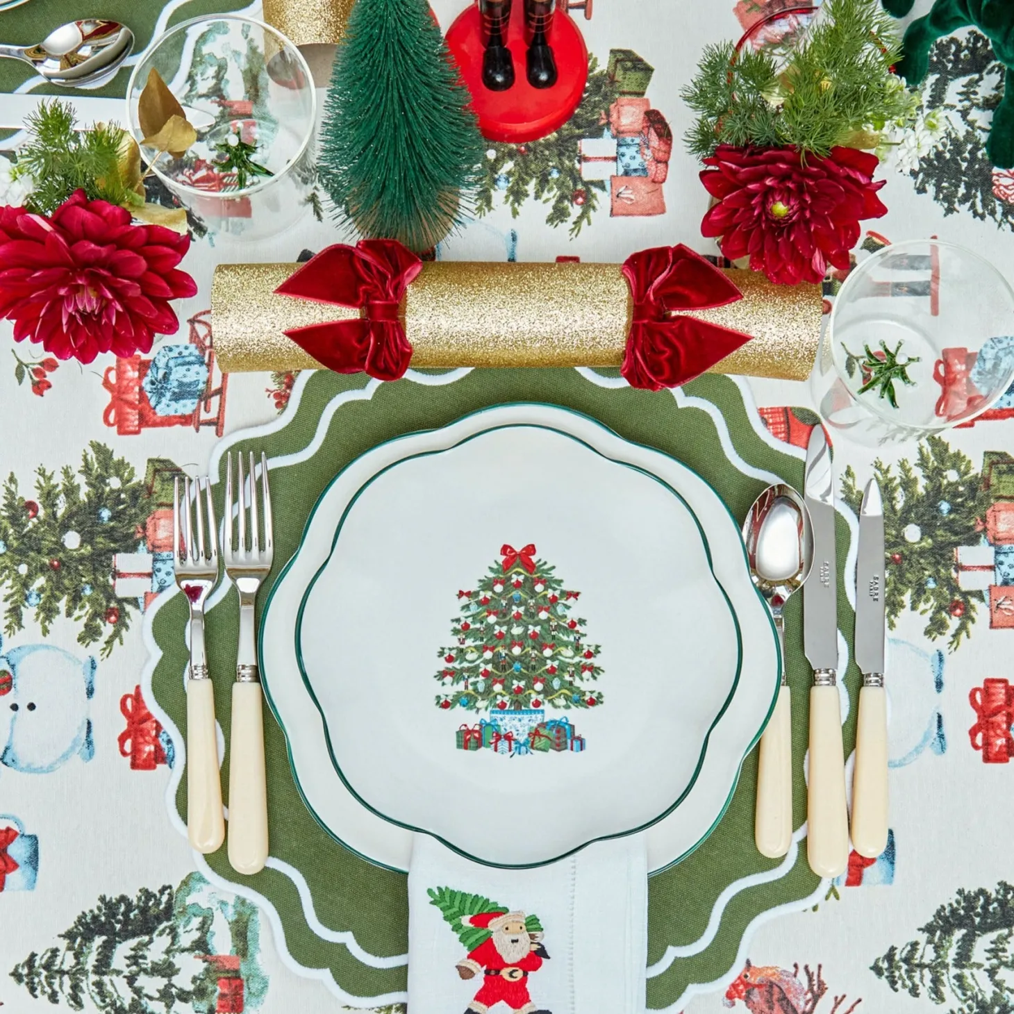 Mrs. Alice Christmas Tree Starter Plate