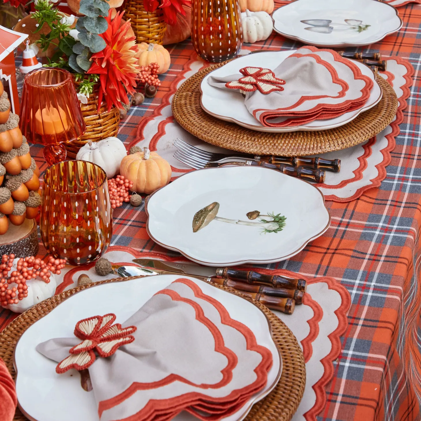 Scalloped Mushroom Starter Plates (Set of 4)