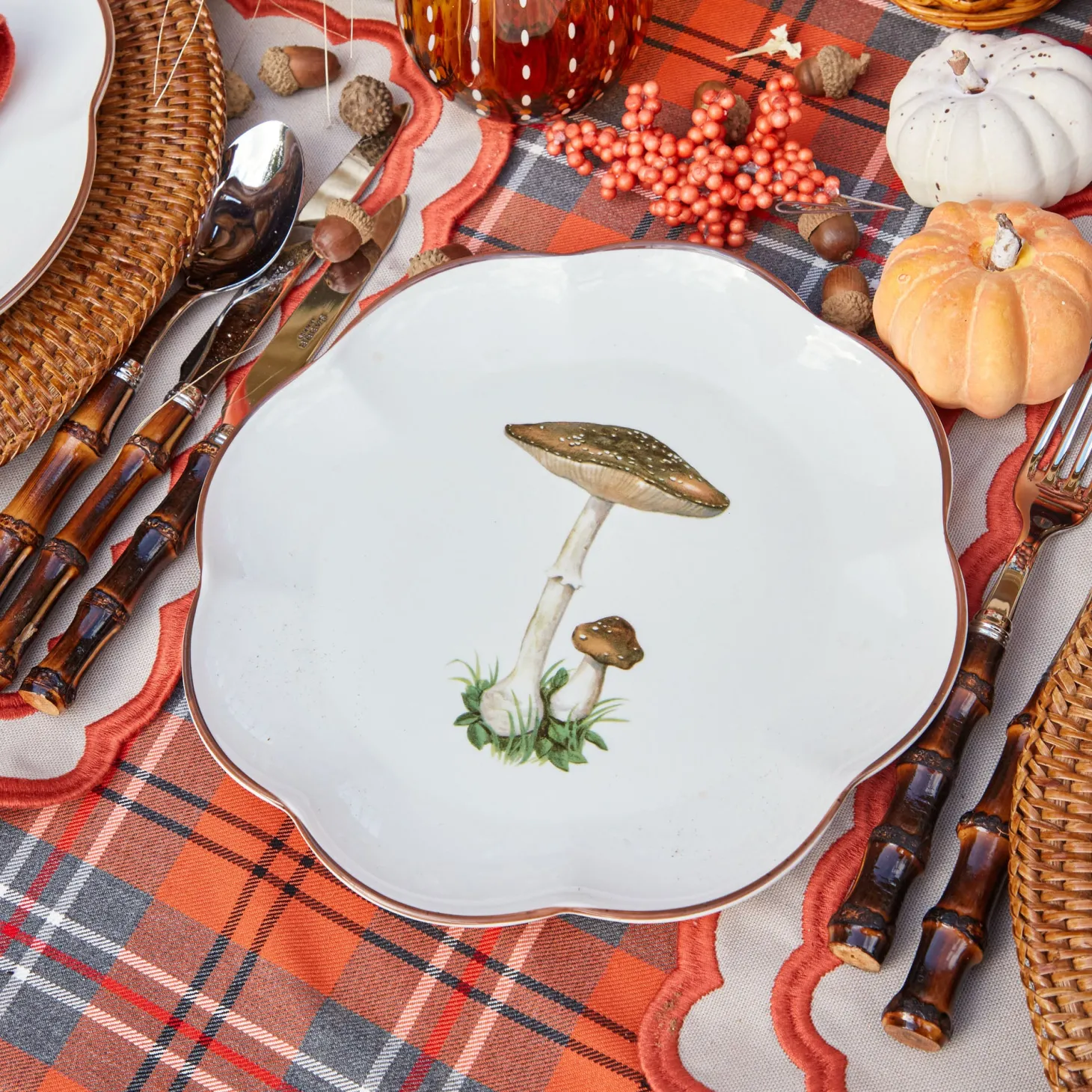 Scalloped Mushroom Starter Plates (Set of 4)