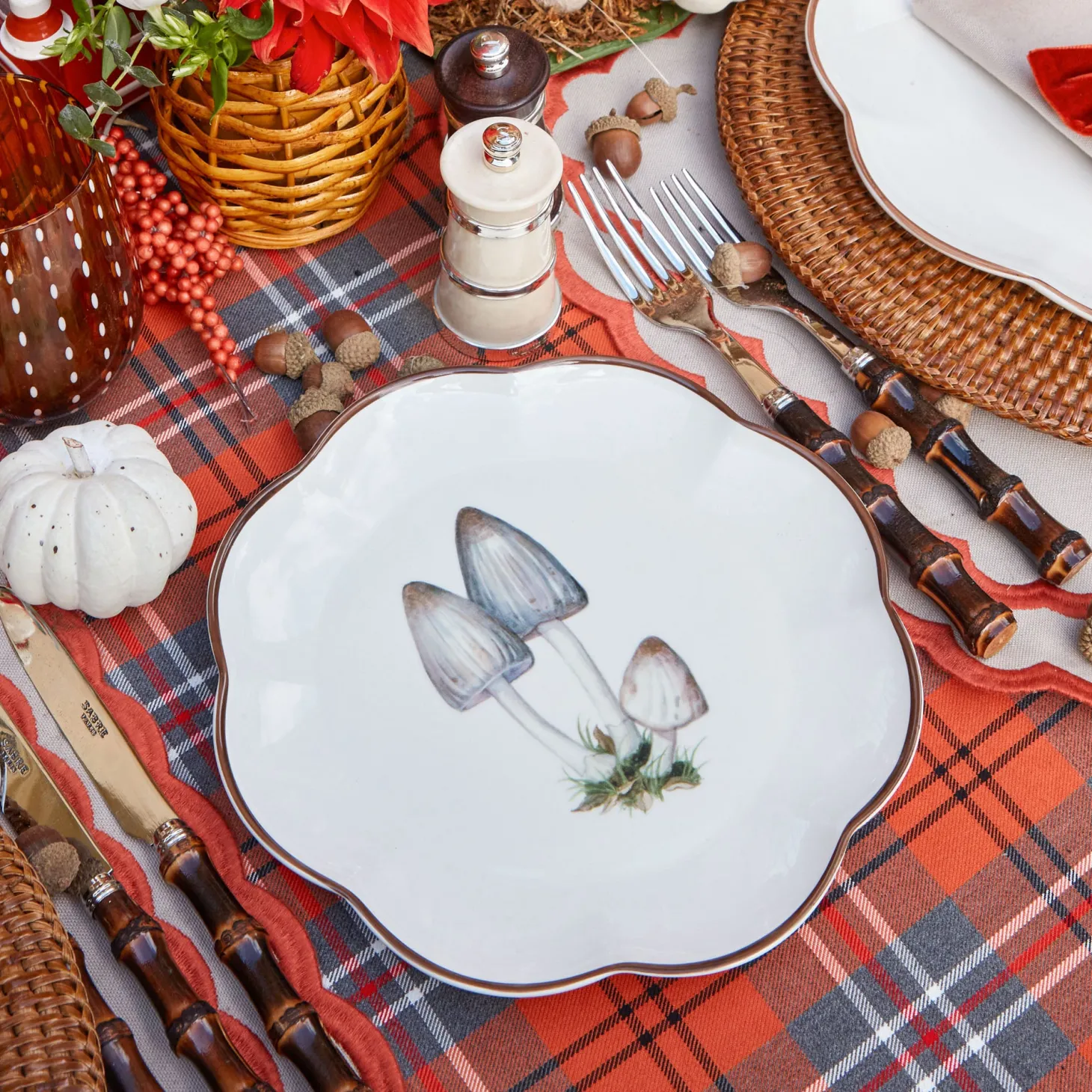 Scalloped Mushroom Starter Plates (Set of 4)