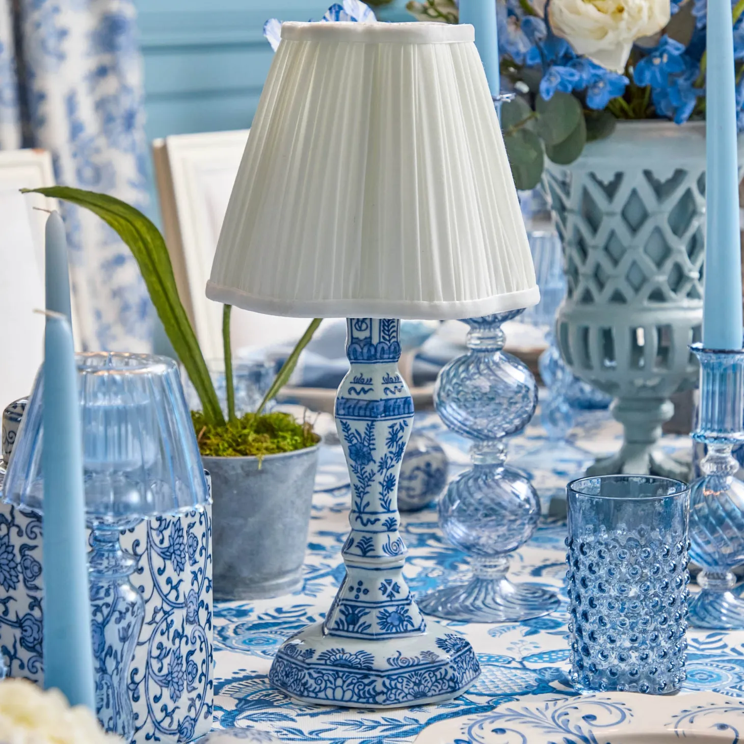 Serena Chinoiserie Rechargeable Lamp with Cream Shade (18cm)